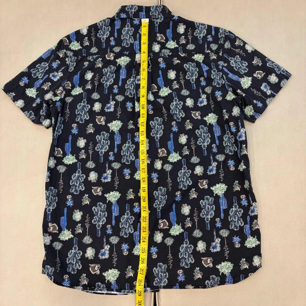 The North Face Medium‎ Black Cactus Desert Print Short Sleeve Button Up Shirt